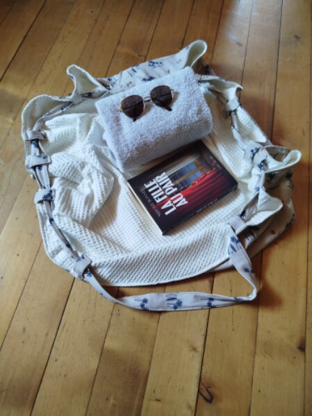 Sac Chrispatch coloré mis en scène sur une table de l’atelier